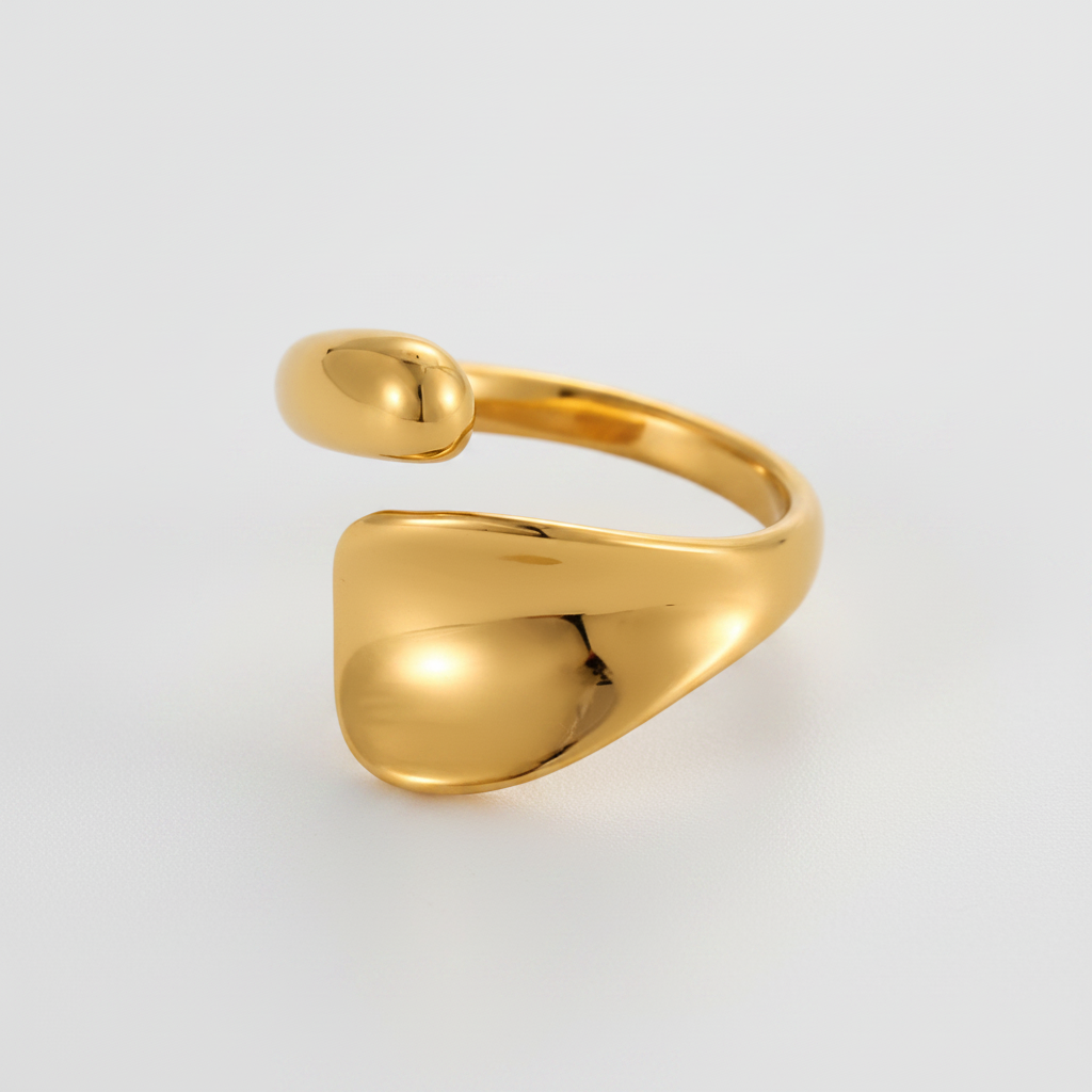 Polished gold ring detail