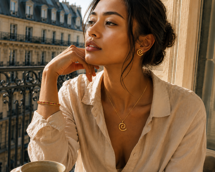 Close-up_of_Onde_spiral_earrings_and_necklace_worn_by_a_woman_in_Paris_by_Amelya_Paris