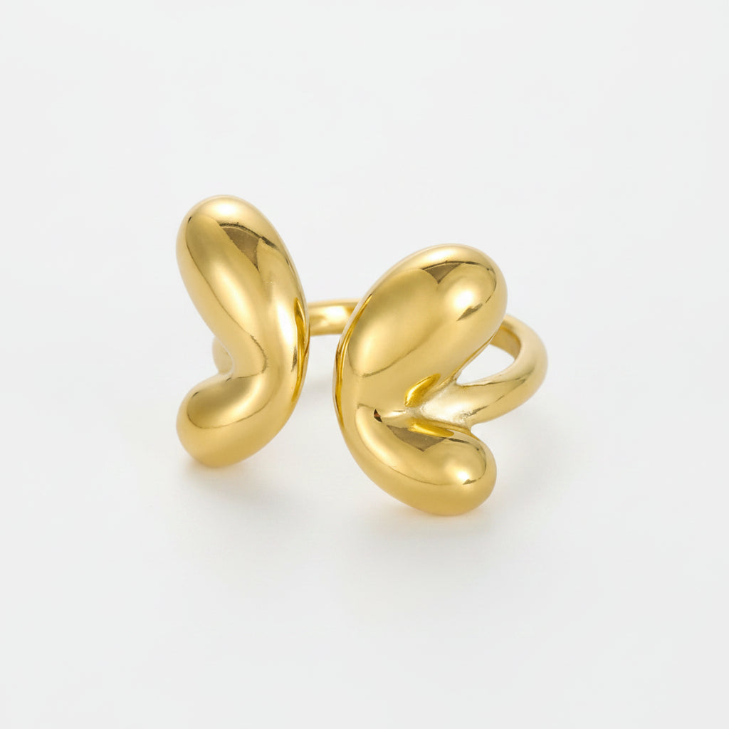 Polished gold ring detail