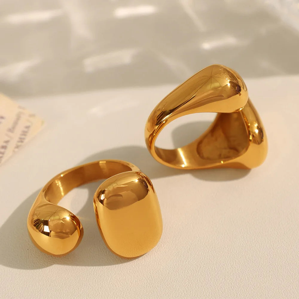Polished gold ring detail
